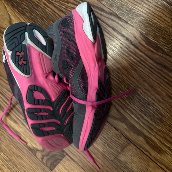 Under Armour Gray and Pink Athletic Shoes size 6 W - Picture 3 of 3